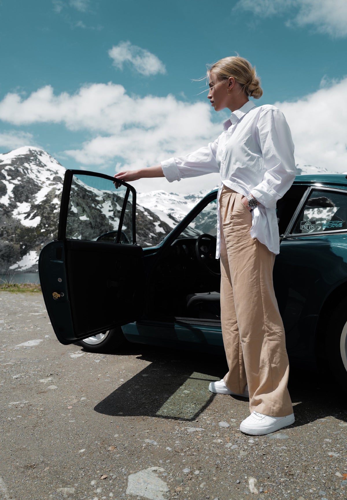 Hanna Schönwald – Elle prend soin de sa Mercedes Benz W123 230 CE Coupé 1984
